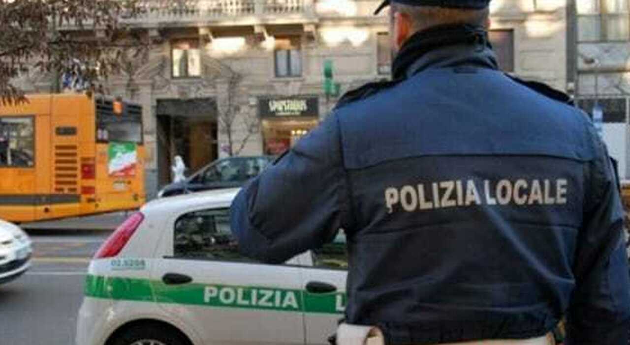 Un agente dell Polizia Locale di Milano