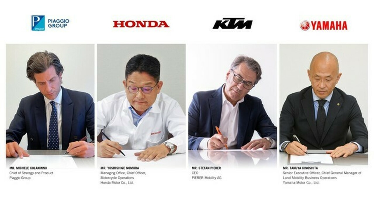 La firma dell'accordo dei quattro ceo Piaggio, Honda, Ktm e Yamaha coinvolte nel Swappable Batteries Motorcycle Consortium