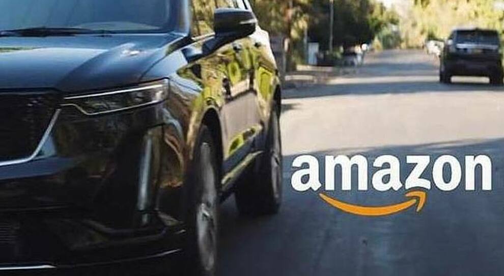 Amazon, su Alexa arriva la modalità auto. Trasforma lo smartphone in un display sicuro per chi guida