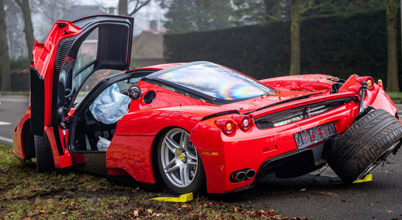 La Ferrari Enzo completamente distrutta nell'incidente