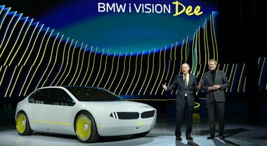BMW svela i Vision Dee a Las Vegas. Neue Klasse elettrica e digitale, accompagna nella realtà mista