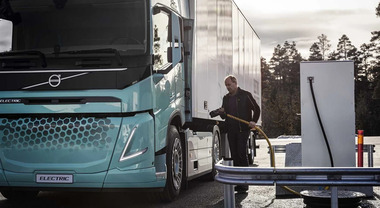 ​Volvo Trucks, futuro è camion con celle a combustibile. Veicoli elettrici pesanti verranno provati su strada dal 2025