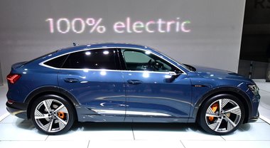 Audi e-tron Sportback, il Suv coupé elettrico dal design muscolare. Ha 360 cv e autonomia di 446 km