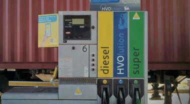 Eni, arriva nei distributori il biocarburante 100% rinnovabile. Diesel HVOlution è in vendita in 50 stazioni di servizio