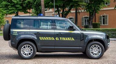 I nuovi Land Rover Defender in servizio alla Guardia di Finanza: ecco gli equipaggiamenti scelti dalle Fiamme Gialle