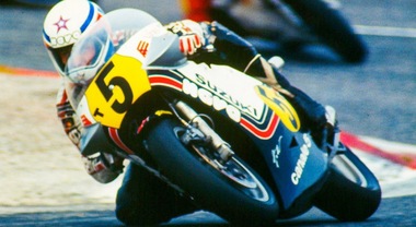 Suzuki lascia, quanti trionfi in 60 anni di MotoGP. Con Lucchinelli e Uncini i titoli 500cc, l’ultimo trionfo di Mir nel 2020