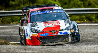 Ogier, sempre in testa al Rally di Catalogna, avvicina Toyota al titolo iridato a squadre. Neuville (Hyundai) è secondo