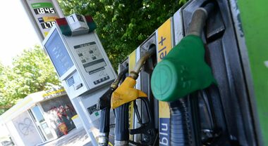 DL benzina, multe fino a 2mila euro per chi viola obblighi comunicazione ed esposizione dei prezzi dei carburanti