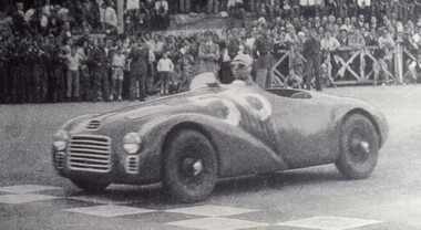 75 anni fa a Caracalla la prima vittoria di una Ferrari nel motorsport. Il trionfo di Cortese con la 125S nel Gran Premio Roma