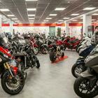 Frena in Italia il mercato moto e scooter ad aprile: -8,9%. Crisi approvvigionamenti rallenta vendite, bene elettrico
